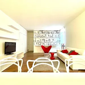 Apartamento Domus - Ampia Moderna Casa Su 2 Piani Nel Cuore Di, Verona